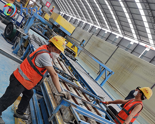 PLC-gecontroleerde nat gegoten machines veneer kunstmatige steen maken productielijn